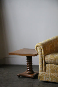 Pair of Mid Century Modern 1960s Pedestal Side Tables