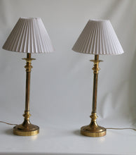 Load image into Gallery viewer, Pair of Vintage Brass Table Lamps
