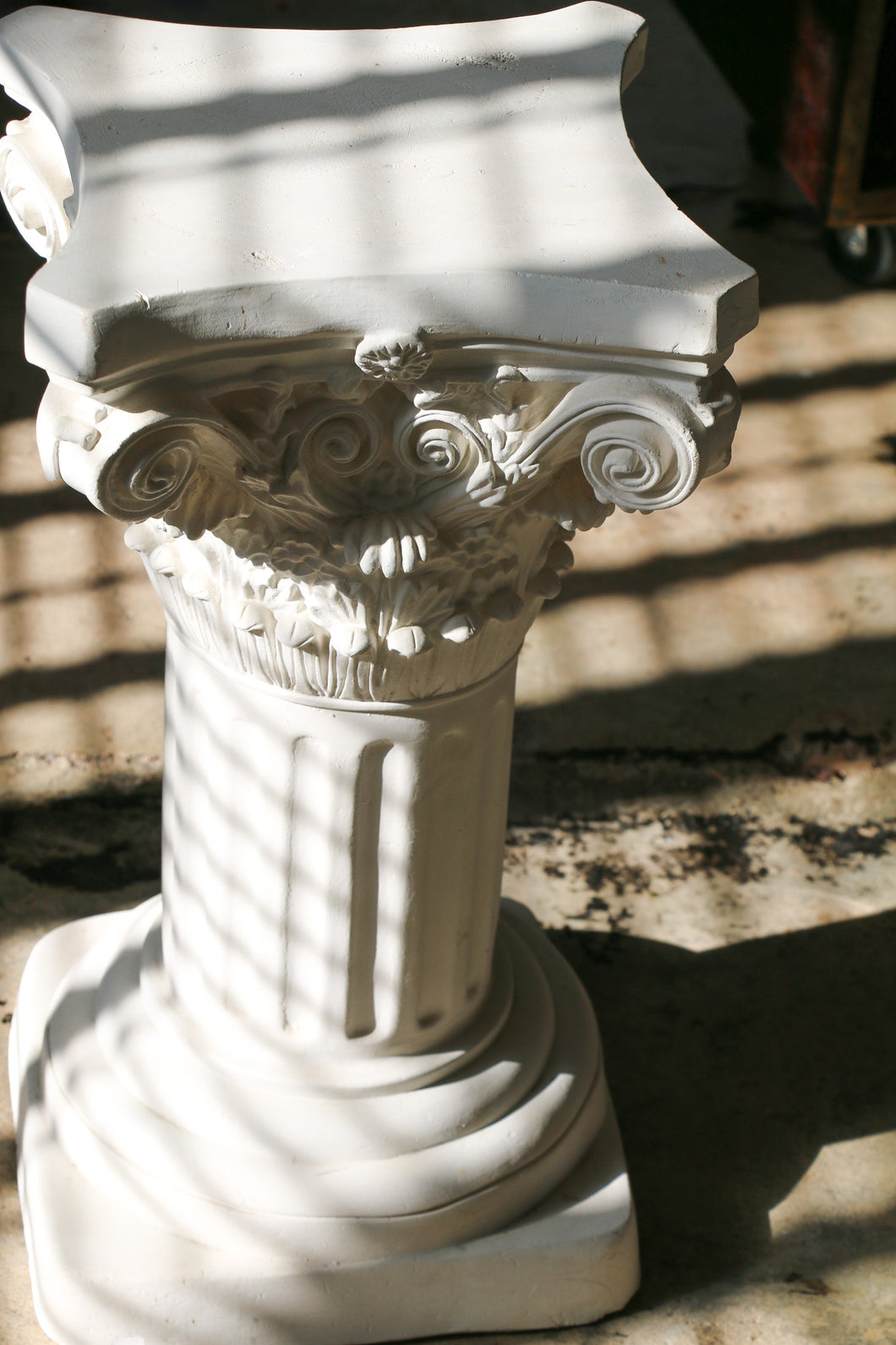 Vintage Neoclassical - Style Column
Plaster Pedestal / Side Table