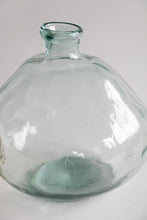 Load image into Gallery viewer, Blown Glass Vase made in Spain
