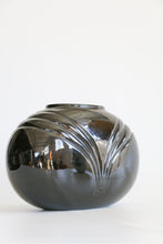 Load image into Gallery viewer, Vintage Royal Haeger Vase 4364
