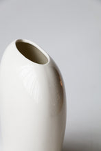 Load image into Gallery viewer, Mid Century Modern Hyalyn 866 USA Vase
