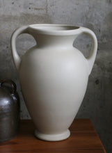 Load image into Gallery viewer, Heagar Ceramic  Vase
