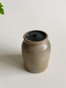 Potter Jar / Vase